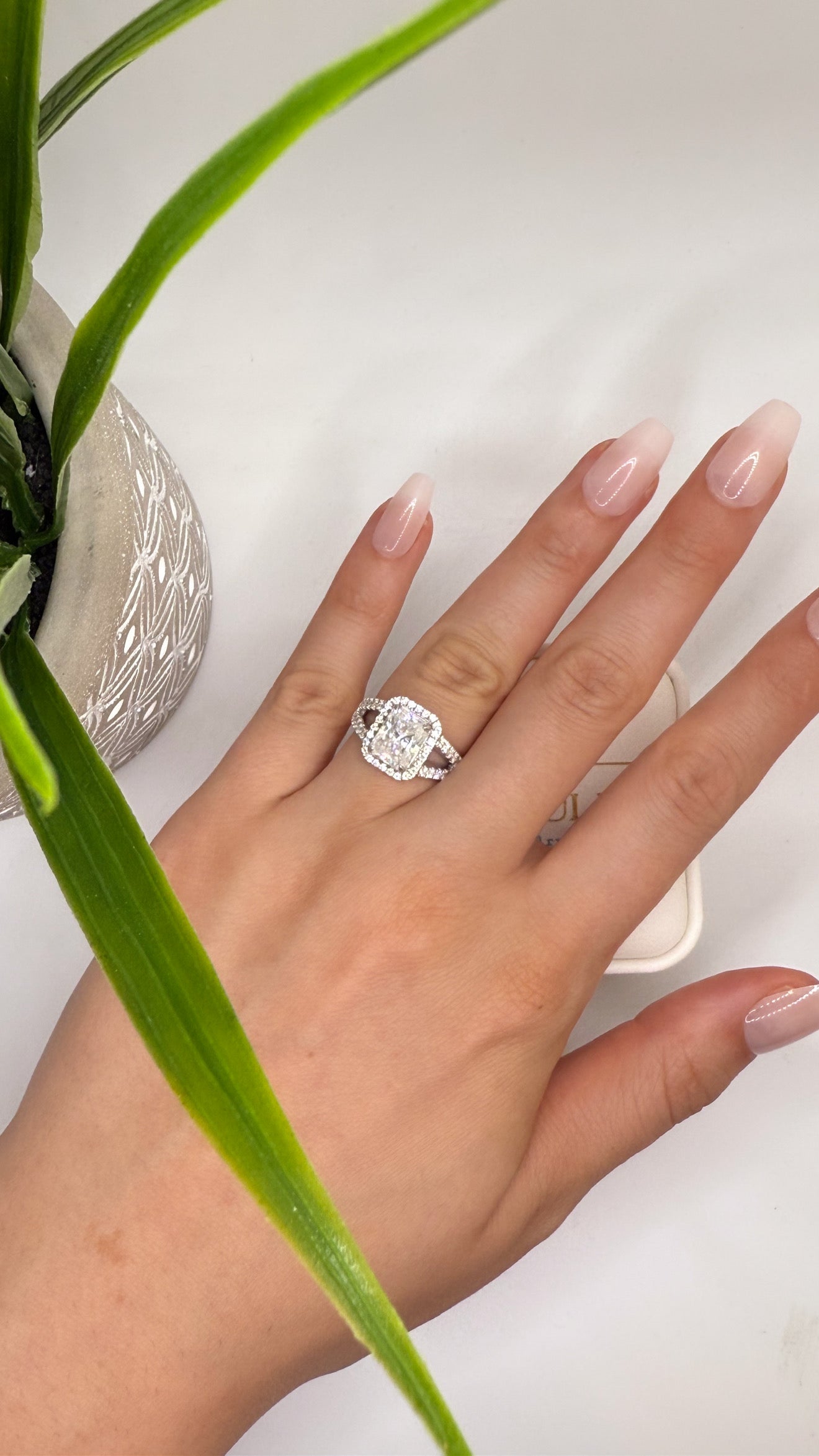 Radiant cut ring