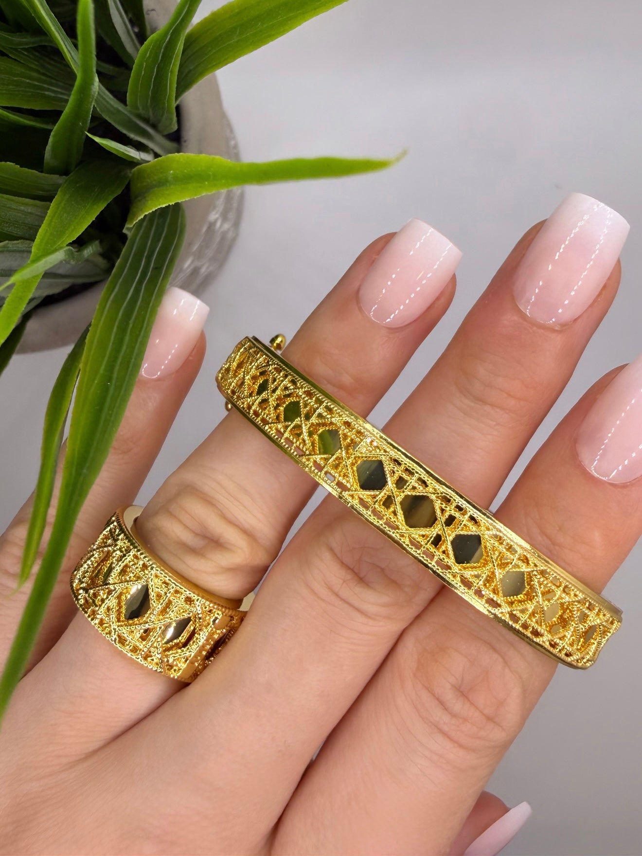 Noura ring