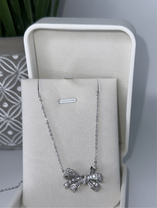 Bow pendant