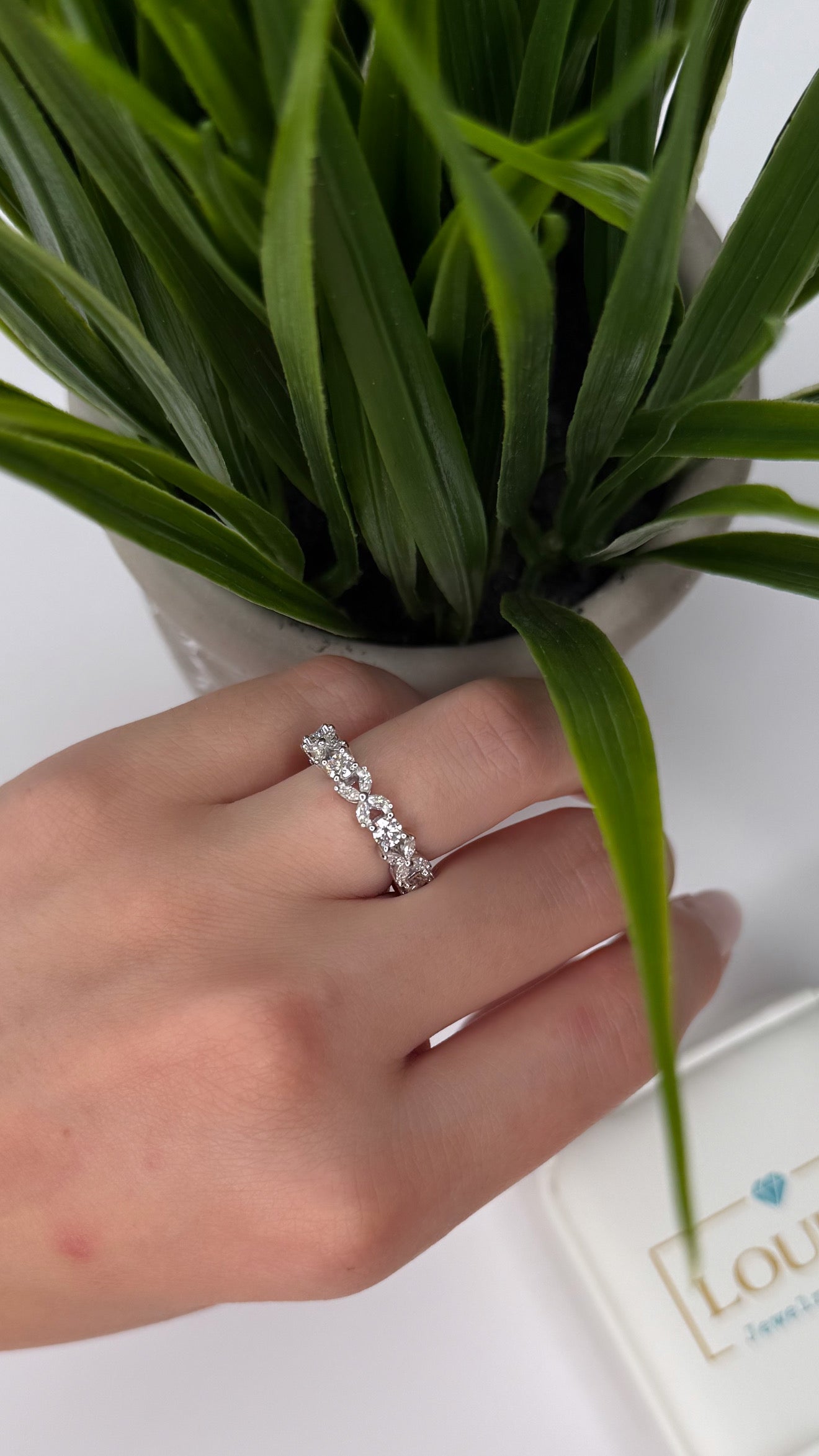 Flower eternity band