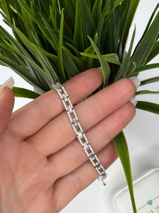 Emerald and Round cut bracelet